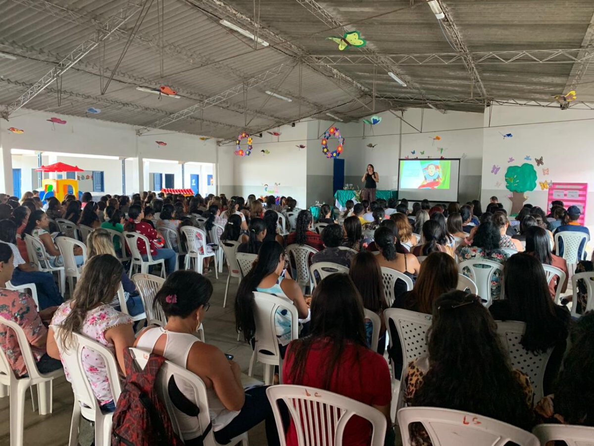 ARARIPINA: EDUCAÇÃO INFANTIL É DISCUTIDA EM ENCONTRO ENTRE PROFISSIONAIS DA REDE PÚBLICA MUNICIPAL