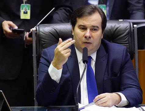 MAIA PEDE PACIÊNCIA COM PEDIDOS DE IMPEACHMENT DE BOLSONARO